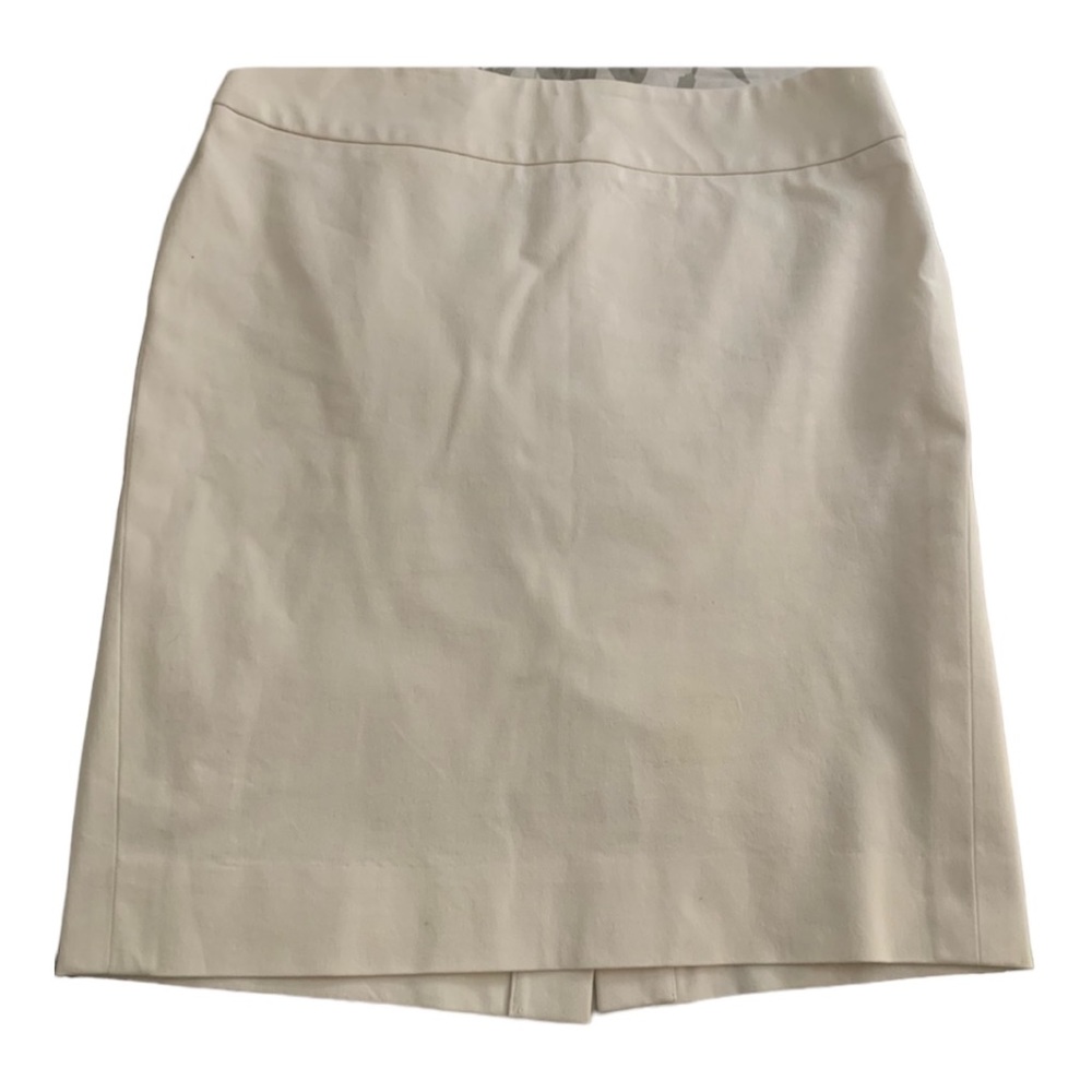 Banana Republic No 2 pencil skirt in cream. Size is  12P.